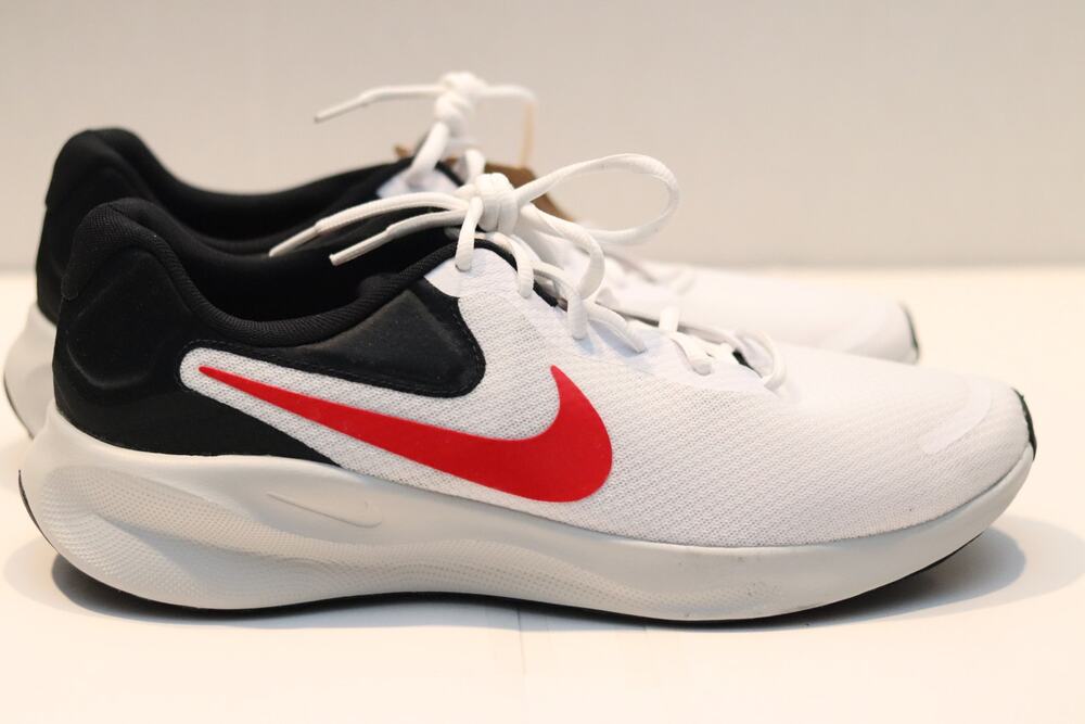The Nike Revolution 7 Sz 13